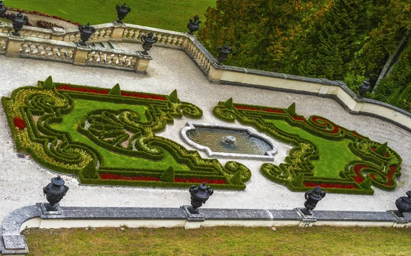 Посещение парка Linderhof Palace — стоковое фото