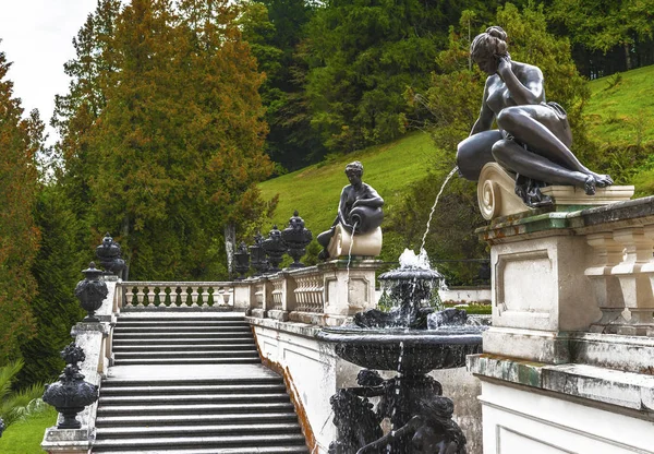 Посещение парка Linderhof Palace — стоковое фото