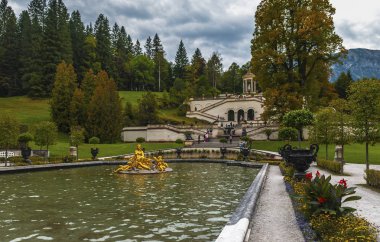 Ziyaret Linderhof Palace park