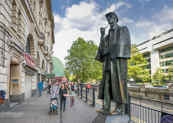 Londra Mayıs 2016 Sherlock Holmes Heykele Baker Şehrin Sokaklarında — Stok fotoğraf
