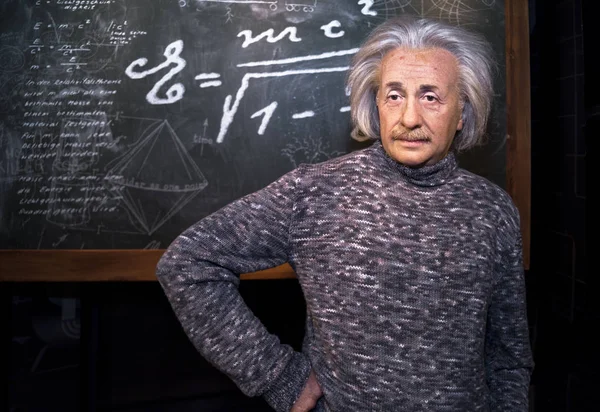 Berlin, Almanya - Şubat 2017: Albert Einstein balmumu şekil Madame Tussaud Müzesi'nde