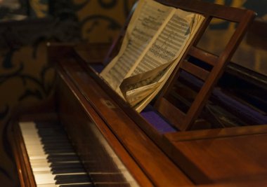 Piyano ve notlar. yakın çekim