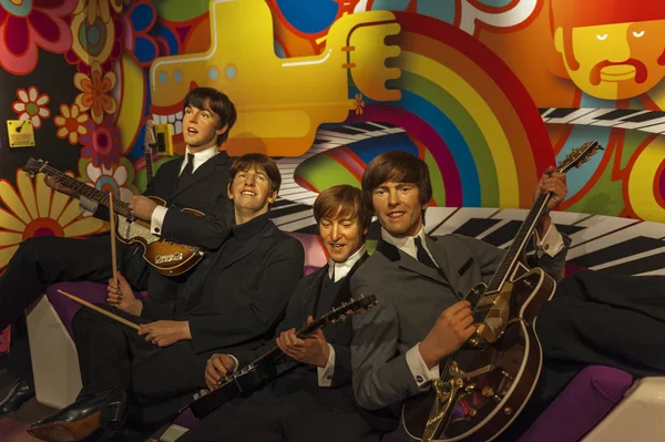 Berlin, Almanya - Şubat 2017: Beatles balmumu figürleri Madame Tussaud's Müzesi'nde