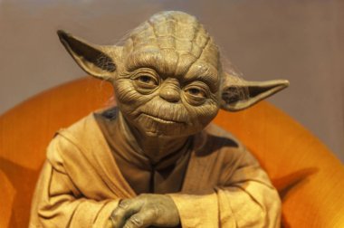 Berlin, Almanya - Şubat 2017: Master Yoda balmumu şekil Madame Tussaud's Müzesi'nde