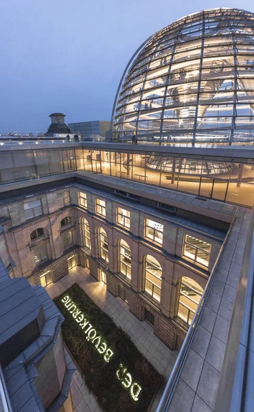 2017年3月 Bundestag 圆顶在日落以后 — 图库照片