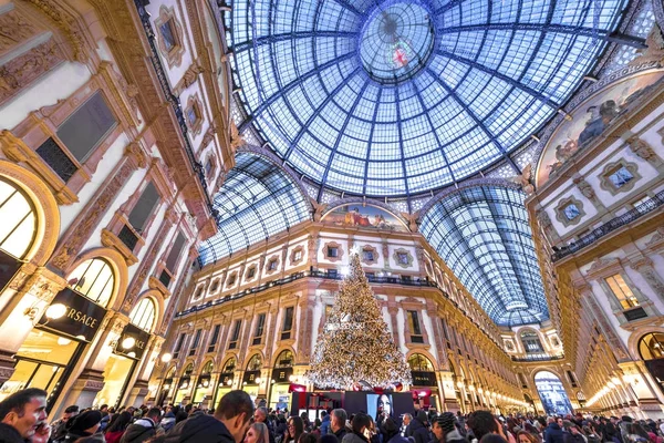 Milano Dicembre 2017 Albero Natale Capodanno Swarovski Nella Galleria Vittorio — Foto Stock