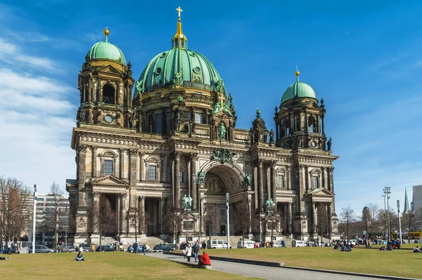 Blick Auf Den Berliner Dom Auf Der Museumsinsel Einem Sonnigen — Stockfoto