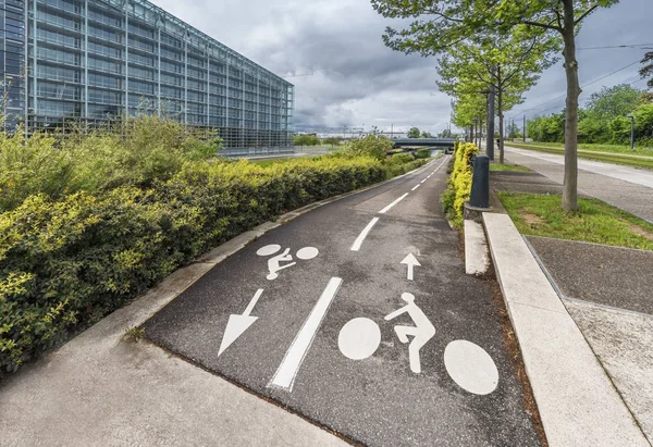 Carril Bici Los Suburbios Estrasburgo —  Fotos de Stock