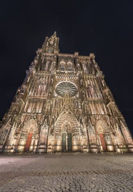 Notre Dame de Strasbourg 'da gece görüşü. Fransa
