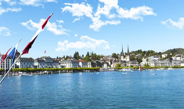 Lucerne Switzerland April 2017 View City Bridge Sunny Day — Stock Photo, Image
