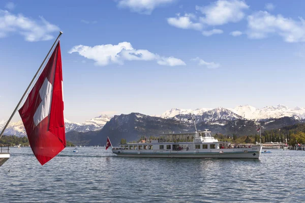 Lucerna Suiza Abril 2017 Crucero Lago Ciudad Día Soleado —  Fotos de Stock