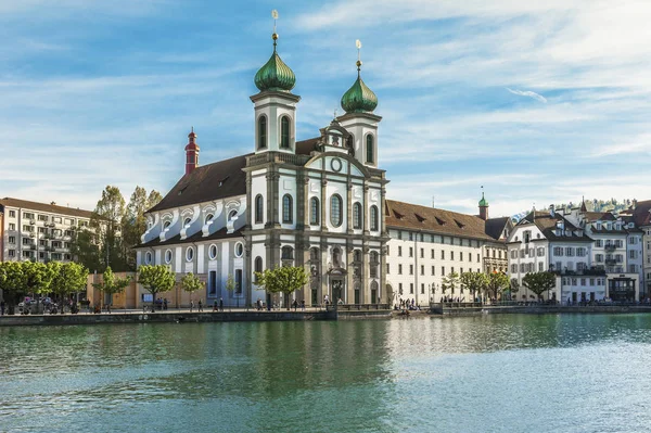 Lucerna Suiza Abril 2017 Iglesia Jesuita Orillas Del Río Reuss —  Fotos de Stock