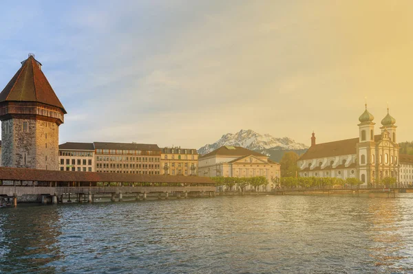 Lucerne Switzerland April 2017 View Kapellbrucke Jesuit Church Banks Reuss — Stock Photo, Image