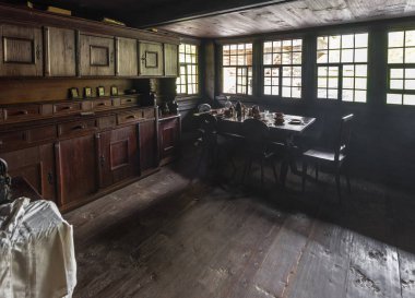 Ballenberg, İsviçre - Mayıs 2017: ülkenin farklı yerlerinde yaşam tarzının tarihinin çeşitli zamanlarda söylemek Açık Hava Müzesi ziyaret