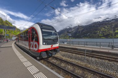 Brienz, İsviçre - Mayıs 2017: Yerel tren istasyonunda