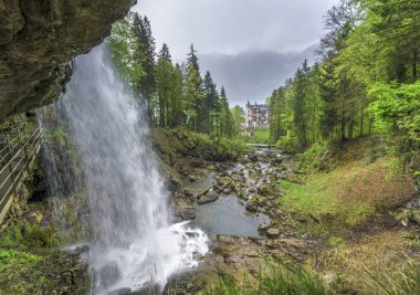 Giessbach şelale Brienz Gölü çevresinde. İsviçre