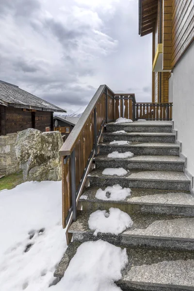 Veranda Sněhem Alpské Vesnici — Stock fotografie
