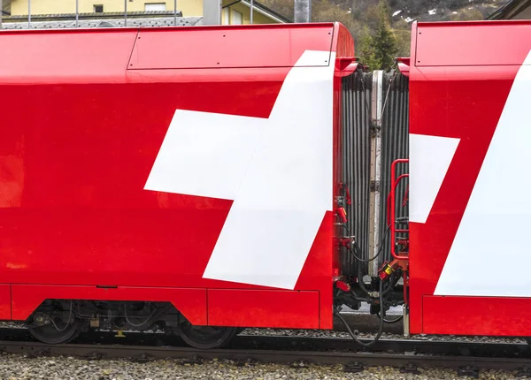 瑞士农村 2017年5月 火车在农村火车站 — 图库照片