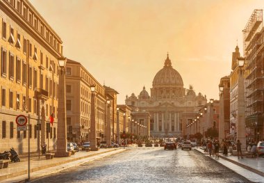 Rome, İtalya - Ağustos 2017: Görünüm Doğum via della Concilliazione St Peter's cathedral