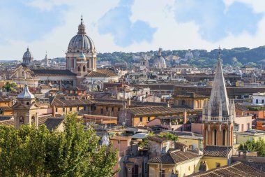 Roma şehri çatıların üzerinde göster