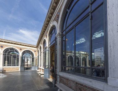 Roma, İtalya, - Ağustos 2018: Vatikan Müzeleri galerilerde dışında