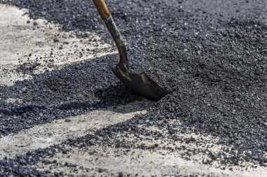Şehrin sokaklarında kabilelerini asfalt