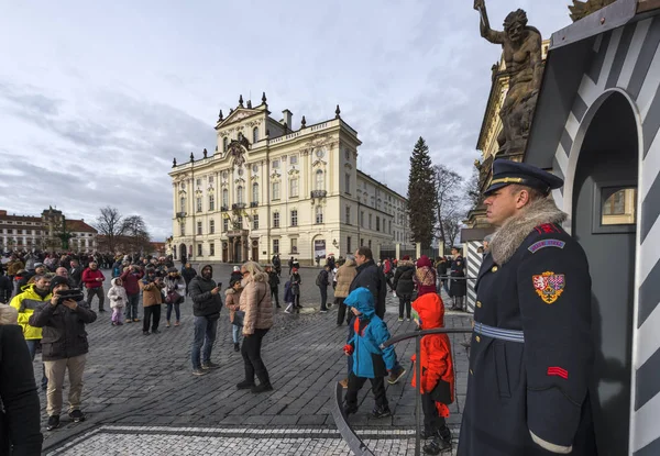 Prag Kalesi Nde Nöbetçi — Stok fotoğraf