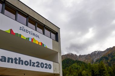 Anterselva, İtalya - Ekim 2018: Antholz biatlon salonunu ziyaret