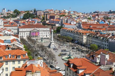 Güneşli bir günde Lisboa 'da hava manzarası