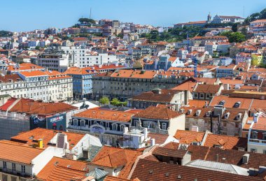 Güneşli bir günde Lisboa 'da hava manzarası