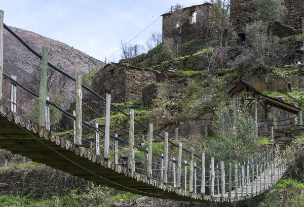 Vieux Pont Suspendu Bois Dans Paisible Campagne Portugaise — Photo