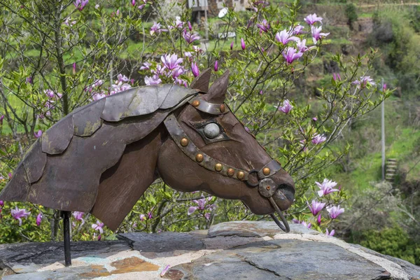 Kůň Dřevěná Hlava Jako Dekorace Klidné Portugalské Krajině — Stock fotografie