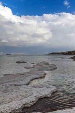 Ölü denizde bulutlu bir gün, İsrail
