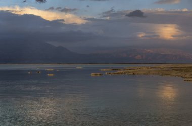 Ölü denizde fırtınalı bir gün, İsrail