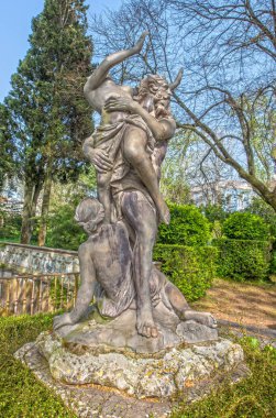 Portekiz 'deki Queluz Kraliyet Sarayı parkında.