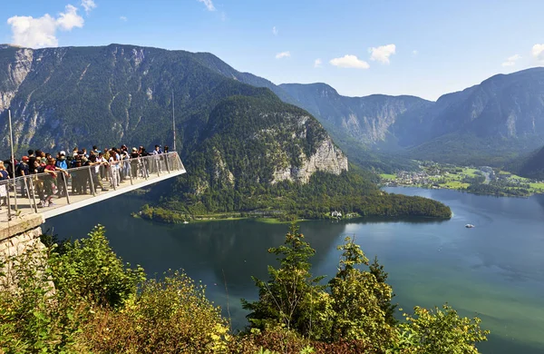 Turistas Plataforma Observación Sobre Halstatt Austria —  Fotos de Stock