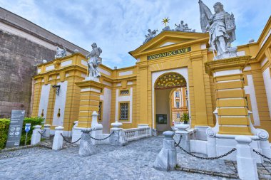 Avusturya 'daki Melk Abbey' in girişinde.