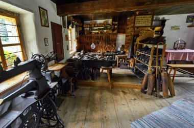 Kırsal yaşamın açık hava tarihi müzesindeki atölyelerden biri, Salzburg, Avusturya