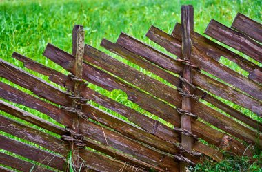 Çit parçası köyde.