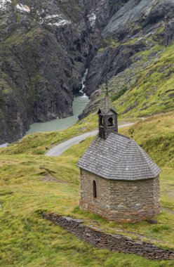 Grossglockner Alp Yolu 'ndaki eski şapel.