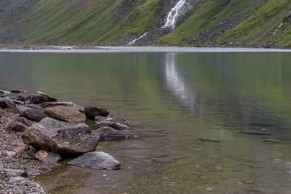 Klara Sjövatten Vid Grossglockner Alpin Väg Regnig Dag — Stockfoto