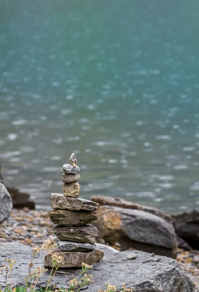 Pirámides Piedra Orilla Del Lago Carretera Alpina Grossglockner Día Lluvioso — Foto de Stock