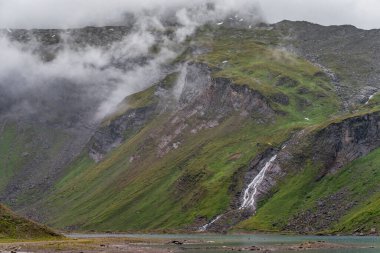 Grossglockner Alp yolunda manzaralı bir sonbahar günü