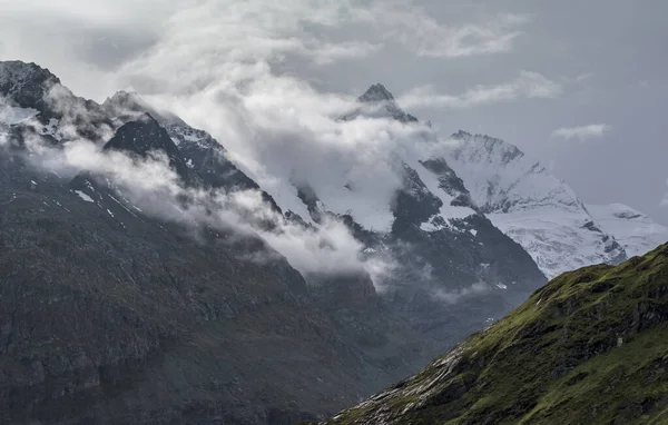 Cime Innevate Tra Nuvole Sulla Grossglockner Alpine Road Austria — Foto Stock