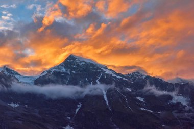 Grossglockner Alp yolunda manzara gün batımı, Avusturya