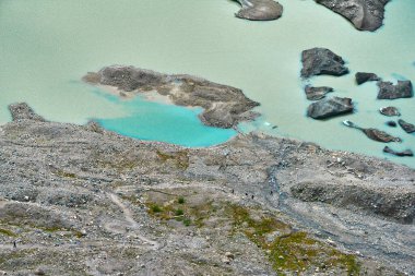 Grossglockner Alp Yolu 'ndaki Pasterze buzulunun eriyen suları