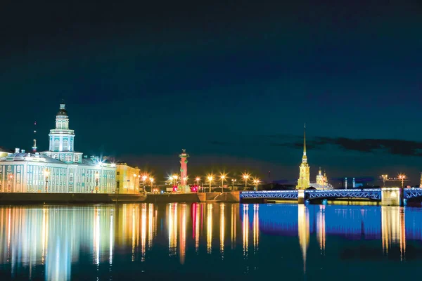 Санкт Петербург Нева Кунсткамера Дворцовый Мост Петропавловская Крепость Ростральные Колонны — стоковое фото