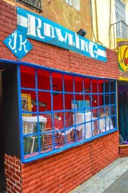 Fiesta Major de Gracia, Carrer Progres, Barcelona, İspanya - Ağustos 2019. Gracia ilçesinin dekore edilmiş caddeleri. 