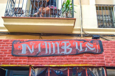 Fiesta Major de Gracia, Carrer Progres, Barcelona, İspanya - Ağustos 2019. Gracia ilçesinin dekore edilmiş caddeleri. 