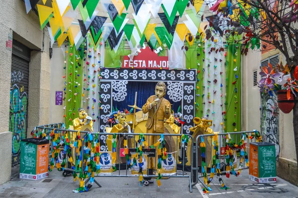 Fiesta Major de Gracia, Carrer Ciudad Real, Barcelona, İspanya - Ağustos 2019. Gracia ilçesinin dekore edilmiş caddeleri. 